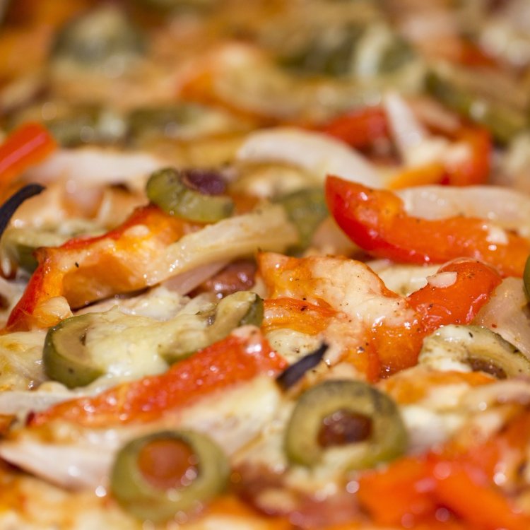 Keep your friends close, and your pizza closer. #priorities