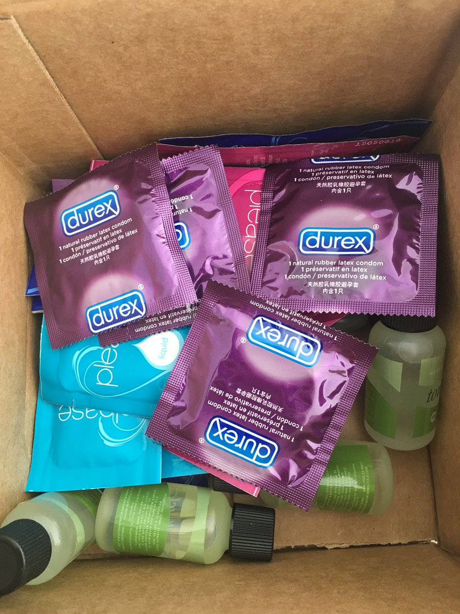 HelloLovelocked's tweet photo. Who else gets to plan a hackathon that includes condoms in the gift bags??? #lovelocked https://t.co/b1kDsQK6nn