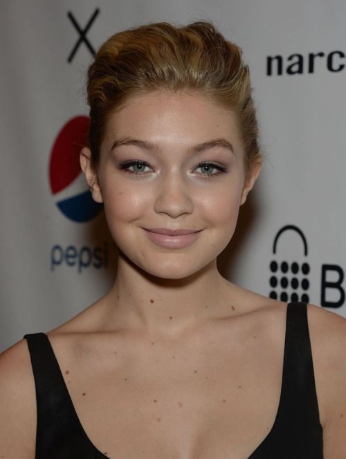 Hot_Celebrity_'s tweet photo. Gigi Hadid #celebrities #GigiHadid #celebs https://t.co/RojhTjmyoh