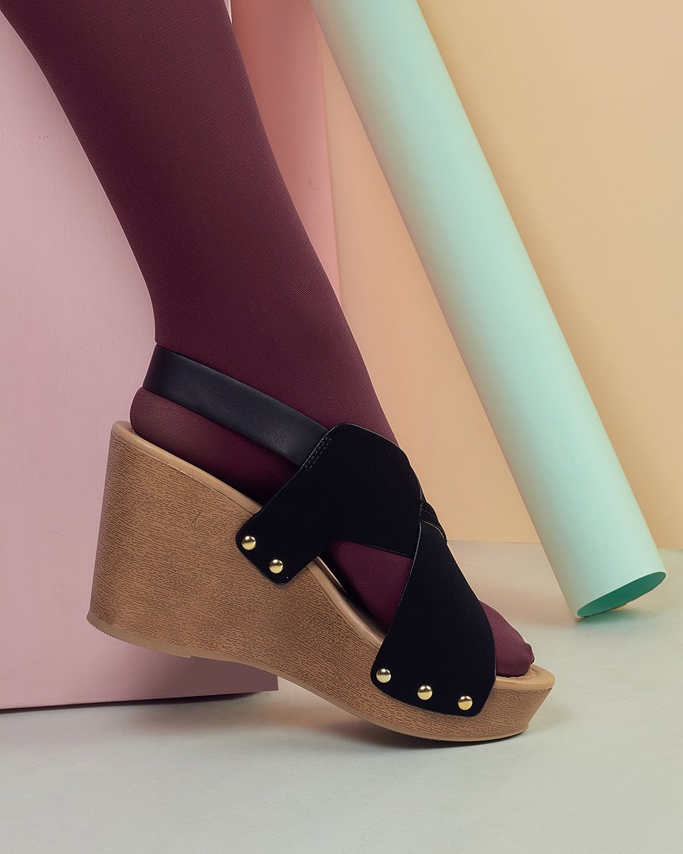 Bonanzashoes's tweet photo. Los remaches agregan un detalle rústico muy chic a estas plataformas casuales. 🔝
https://t.co/vEBWj0X4MF https://t.co/hZsg0fn3F2