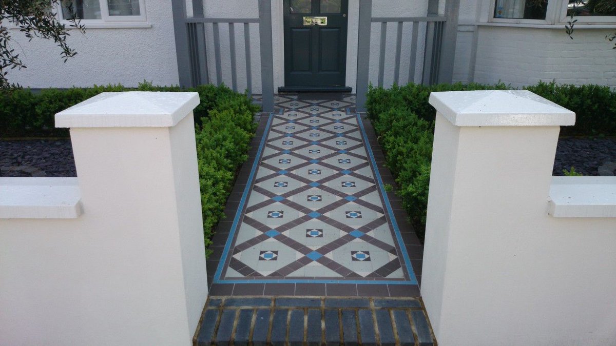 Groundteam's tweet image. Driveway and Garden Front garden in East Sheen featuring granite cobble driveway, ... groundteam.co.uk/landscaping-pr…