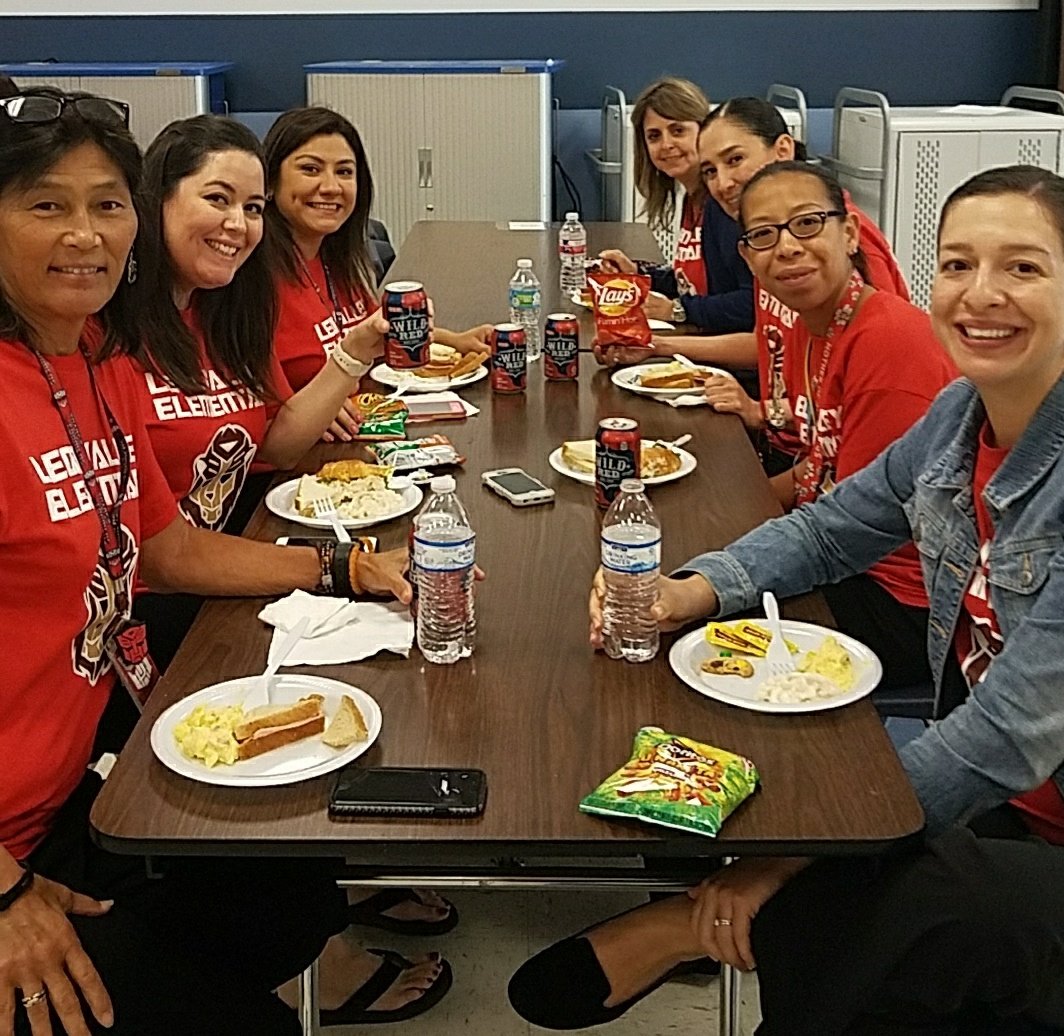 MsLVEcounselor's tweet photo. Thank You! @HEB #23 for sponsoring lunch for our teachers and supporting @NISDLeonValley  #LVEcommunityInspired https://t.co/GzXd7wqC2I