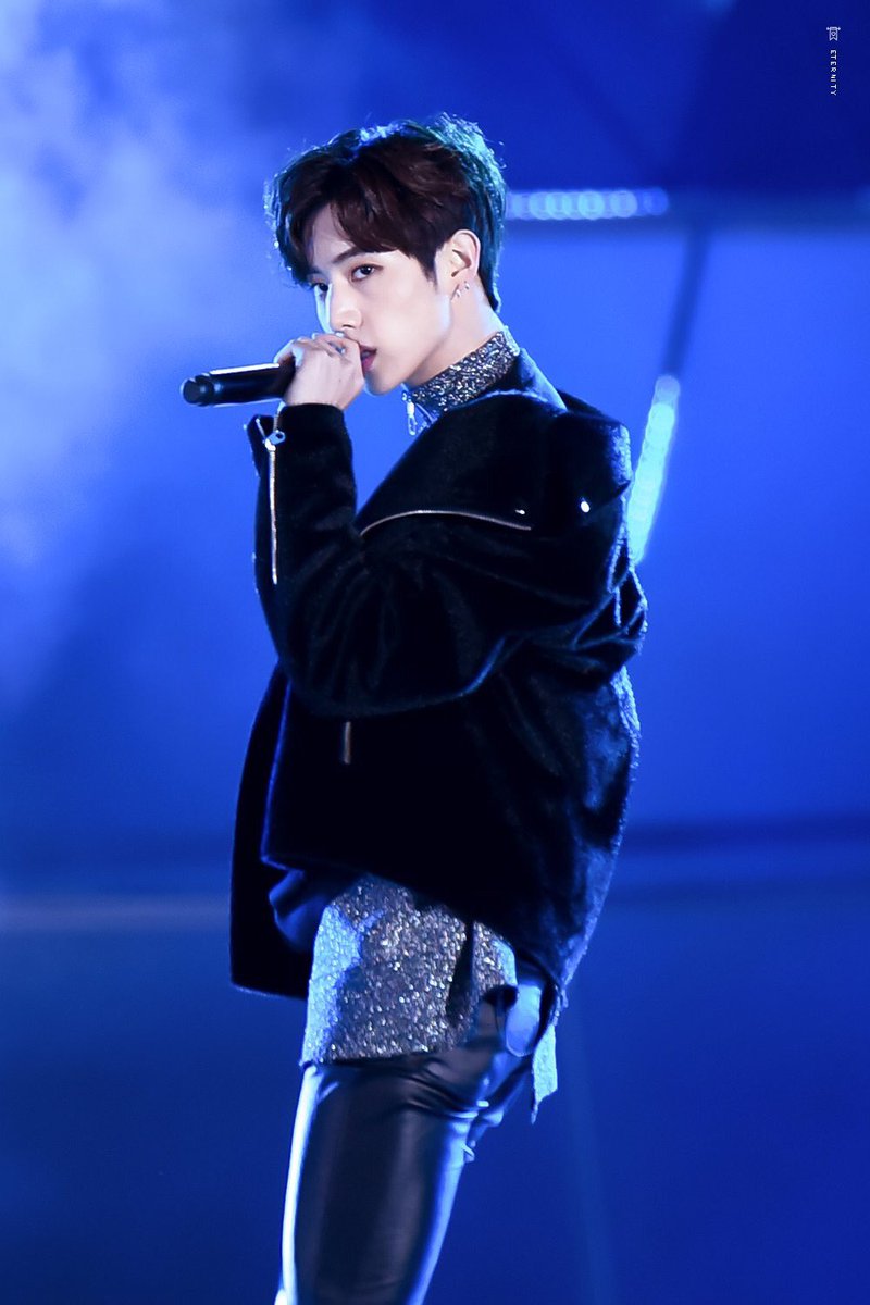 hqpgot7's tweet photo. Mark looks so good heRE I- 
-
#MARK #IGOT7 #GOT7 ❤️ https://t.co/nfXAXgNRbw