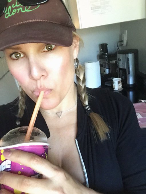 Free slurpy at 7-11! I took three sips and tossed it. So much sugar! Id rather have chips and guacamole<a href="/tag/gokings"class="tags"><span>#gokings</span></a><a href="/tag/fanfest"class="tags"><span>#fanfest</span></a>