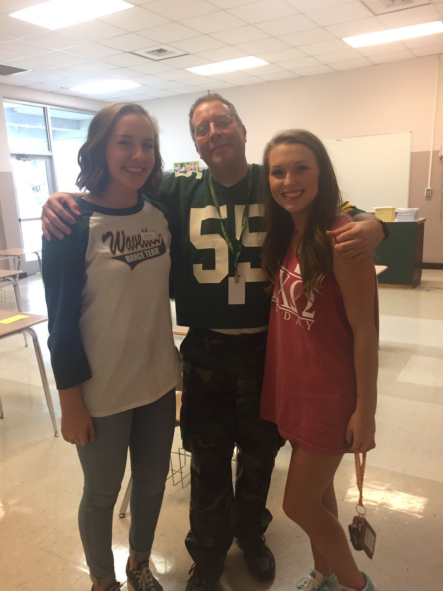 rburse1's tweet photo. Loved seeing these two outstanding alumni at our 1st pep rally. #theatrefam #greenwavepride #wavettes https://t.co/vRGtOaLcFI