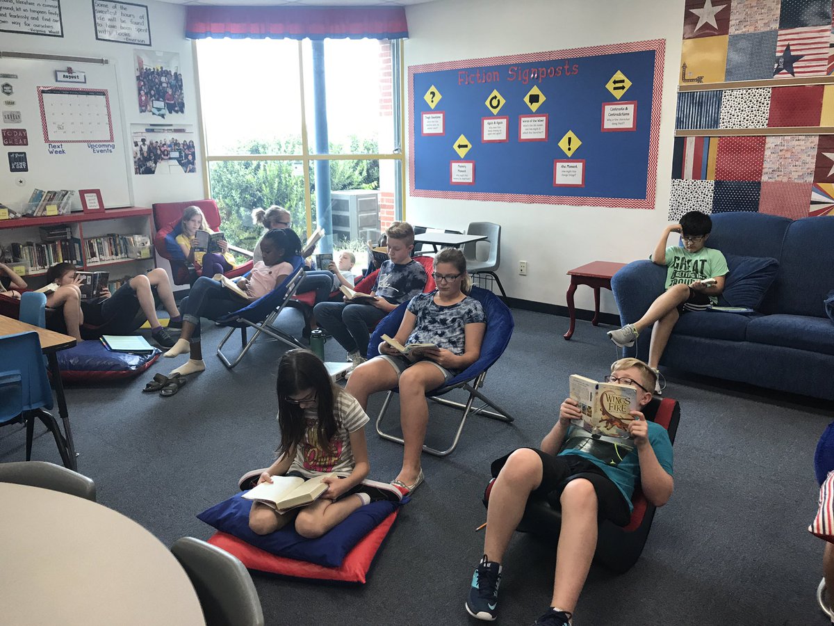 Mrs. Platt's room is the perfect place to open a good book! <a href="/woodgatemisd/">Woodgate Interm.</a> #MidwayMagic <a href="/MidwayISD/">Midway ISD</a>