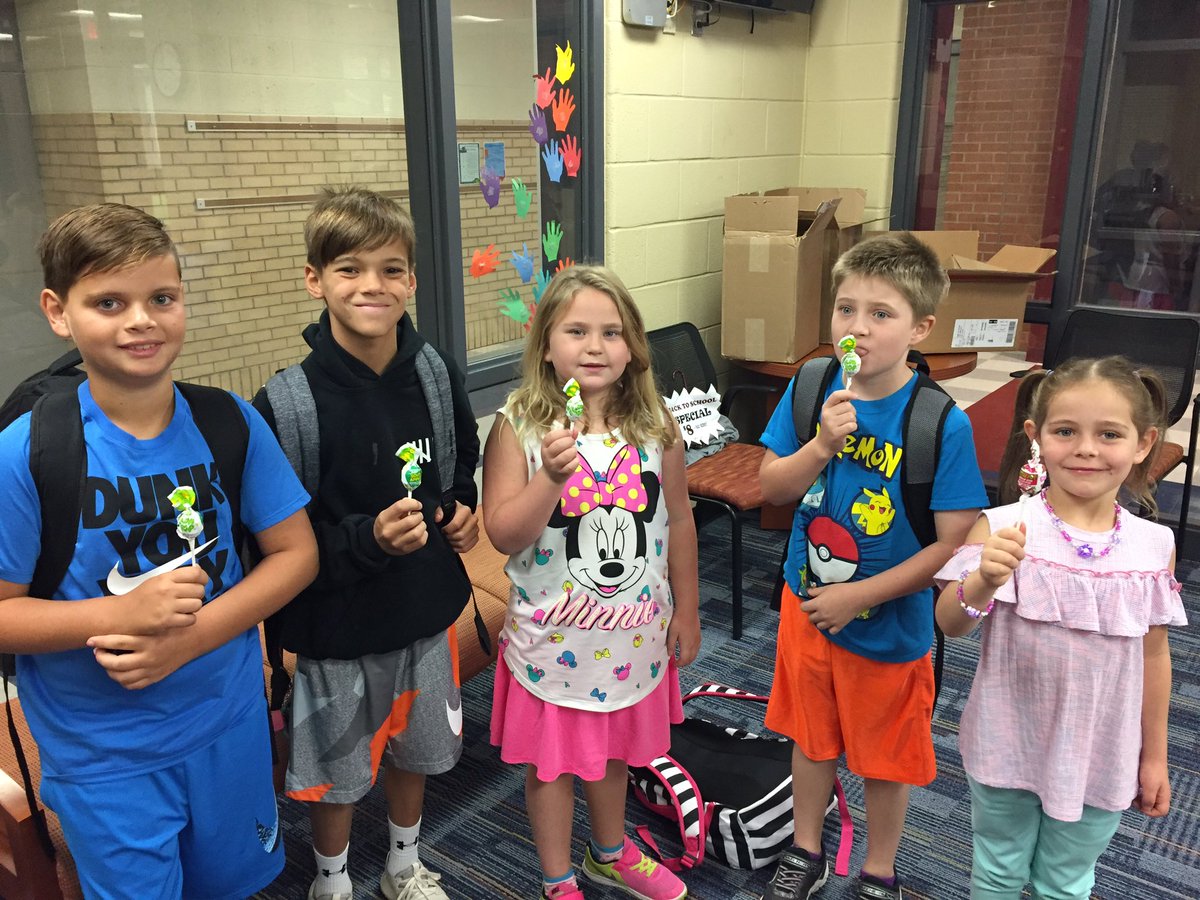 PrincipalPaul's tweet photo. More kids in the $50 Club for #Laps4Learning! Hoping to have a TON more on Monday!!! #UVlearn https://t.co/zxas18MI0b