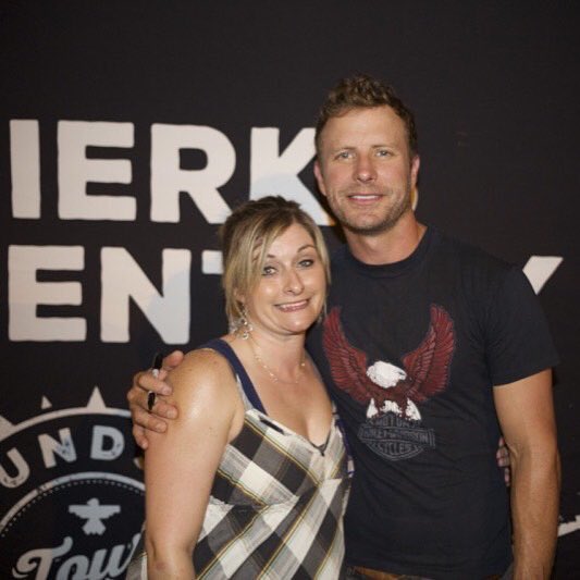thebratness303's tweet photo. @_brandy_porter_ @rhode_keith @DierksBentley #SoundsOfSummerTour Hottest damn day in AZ that day... lucky he knows AZ. I was a mess! 🤣 https://t.co/DhehrPigy1