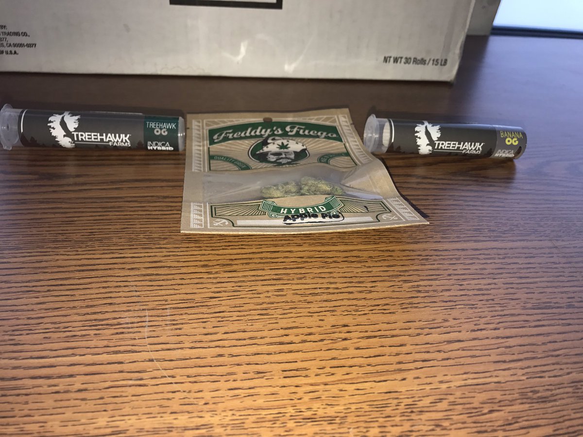 alanacrios's tweet image. My first sample !! #FreddysFuego #TreeHawk #Prerolls #ApplePie #BananaOg #TreehawkOg