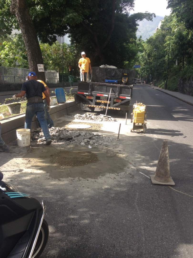 Nivelación de bocas de visita en la Av Sanz