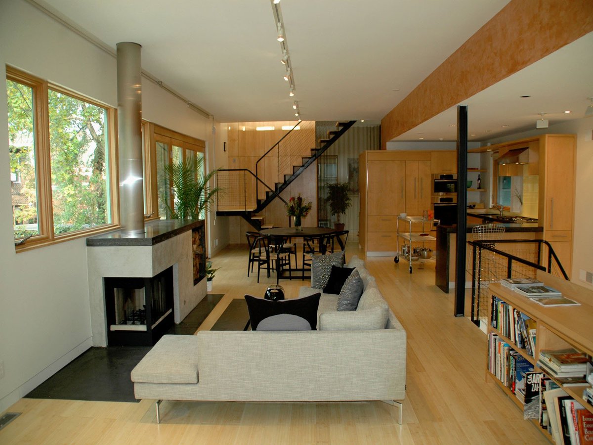 RoomLeopard tweet media