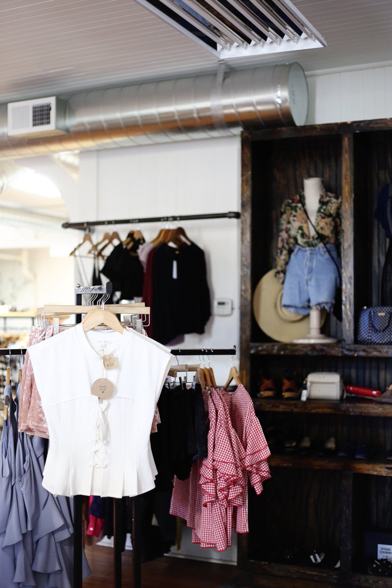 contentmag's tweet photo. Your one stop shop for gently used vintage and designer pieces for a great price. @blackandbrownsj #ContentExplore #ExploreMidtownSJ https://t.co/rHE7xpfhr1
