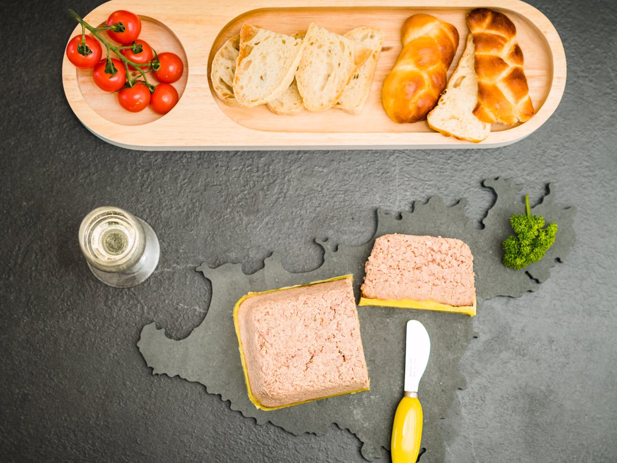 Bank Holiday weekend is here, weather looks great.  The kitchen is no place to be!  Fresh pate with all our lovely stockists right now