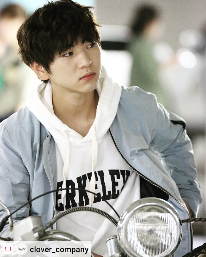 DIGDVgFWAAEBuyL.jpg:large