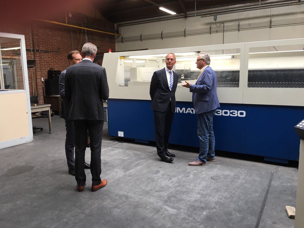 Vandaag is de <a href="/KaakGroup/">Royal Kaak</a> vereerd met een bezoek door minister Henk Kamp. Trots om zijn enthousiaste reactie te horen! #smartindustry