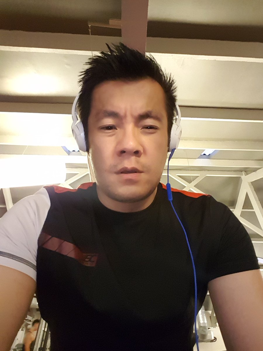 thao13008's tweet photo. Reprise #sport au #setclub https://t.co/TjSvQrllqD