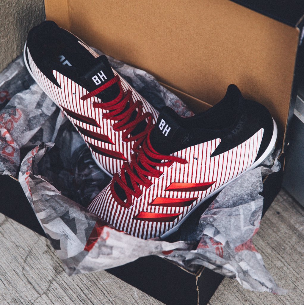 BillyHamilton's tweet photo. @adidasBaseball @Reds @adidas @adidasUS Inspired by π₯ 2000s @Reds unis. S/o @BarryLarkin @AaronBoone_ESPN @adamdunn_44 @TheMayorsOffice @DeionSanders & #TheKidJr #PlayersWeekend https://t.co/Ki9ahMcRE6