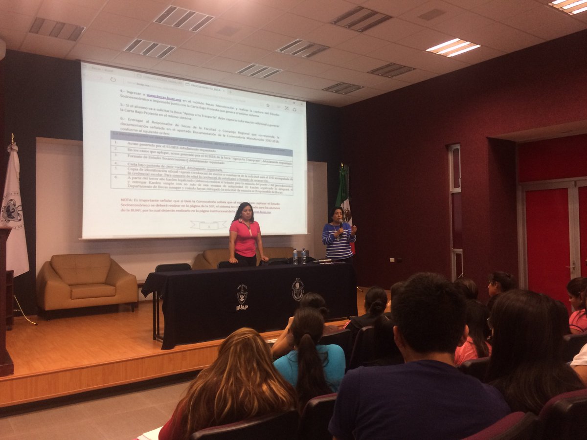 Becas_Buap's tweet photo. Llevamos a cabo una reunión con los alumnos de Contaduría Pública interesados en solicitar una beca, les compartimos las imágenes. https://t.co/seVOL0mSZN