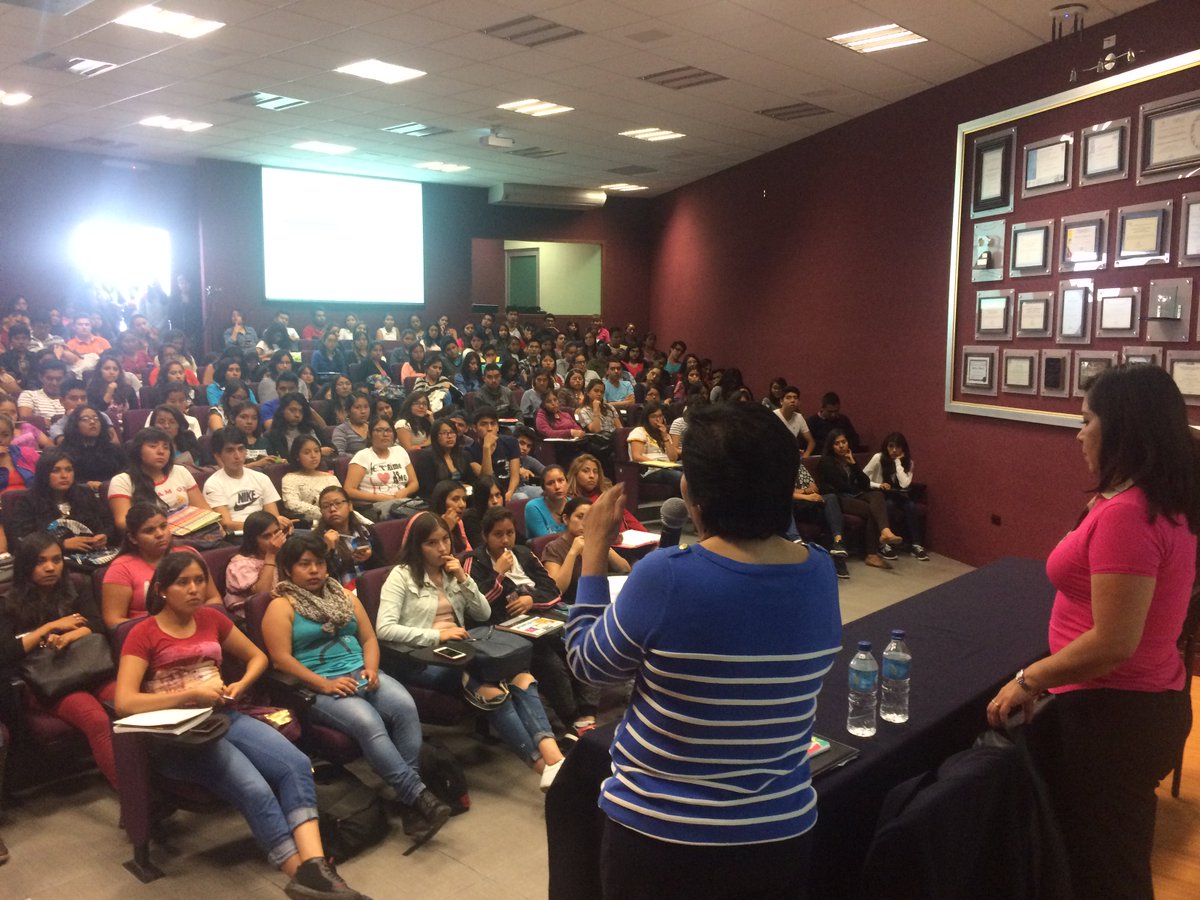 Becas_Buap's tweet photo. Llevamos a cabo una reunión con los alumnos de Contaduría Pública interesados en solicitar una beca, les compartimos las imágenes. https://t.co/seVOL0mSZN