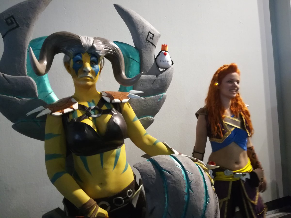 _Caefire_'s tweet photo. "Why did you choose this particular armor for #Aloy ?"
"Because it's August and I didn't want to melt."
"Fair enough." 😅
#gamescom #cosplay https://t.co/qqVfmeC9bo
