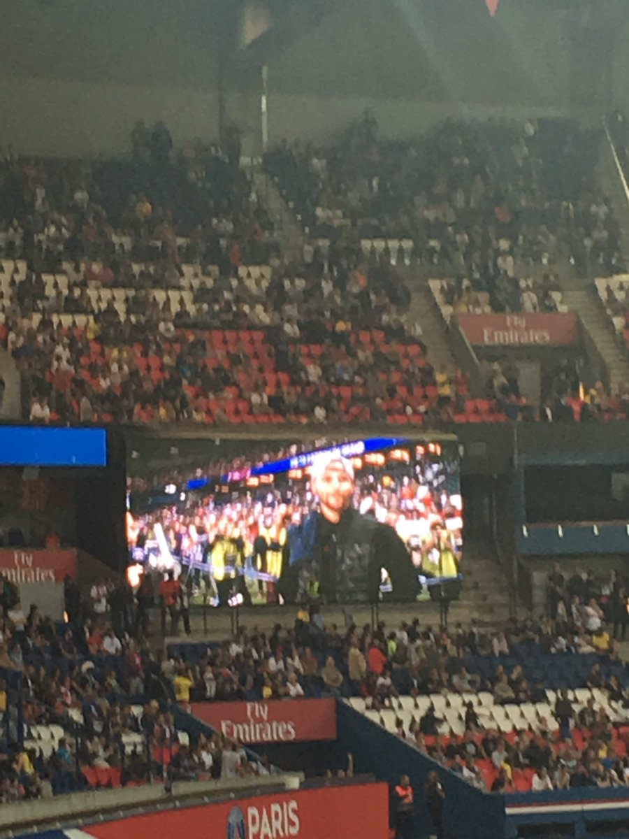 NateEngel's tweet photo. Come all the way to Paris to see @PSG_English play and none other then @StephenCurry30 is here too! #WarriorFan #Paris #PSG https://t.co/VKiuh6XBCQ