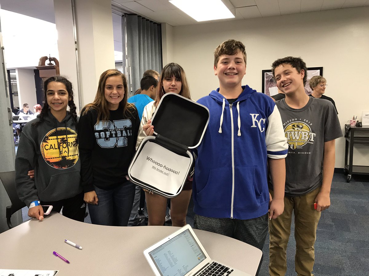 mrswarner_wths's tweet photo. Staying alive in house 5 @northmenslmc @OakParkHS #breakoutbox https://t.co/0yS7BrLRQX