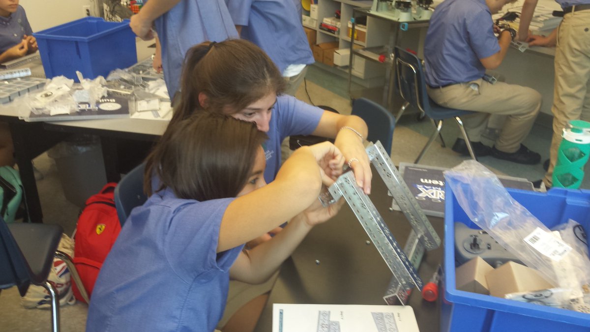 szeryksscience's tweet image. Ok, its finally time to build... #CISInspires #TETRIXrobotics