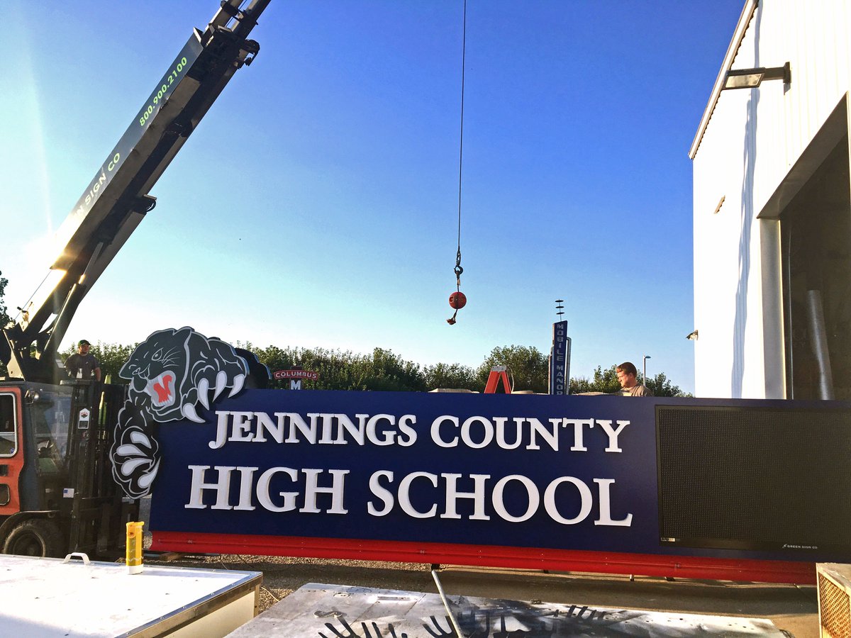 GreenSignCo's tweet photo. Yesterday was an amazing morning to install an custom sign for Jennings County High School! #JCHS #GreenSigns https://t.co/Dv0ETmt42d
