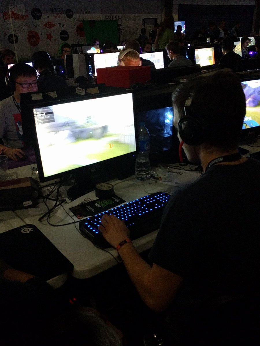 DavidTheWin's tweet photo. Ubrs and mr epic #i61tf2 https://t.co/Qdpfm3F3p8