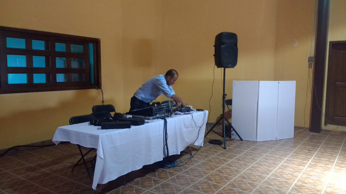 RM1080_AM's tweet photo. Preparandonos @RM1080_AM para la celebración del Día del Adulto Mayor. https://t.co/2QMwy7gVc4
