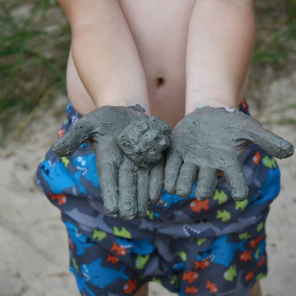 de_almanzora's tweet photo. #clay #fun #kids #creative #childhood #nature #outdoors #messy #summer #memories #play #ontario #kawarthas #cottag… https://t.co/kvXVjkQllL https://t.co/nDHigG5VTn