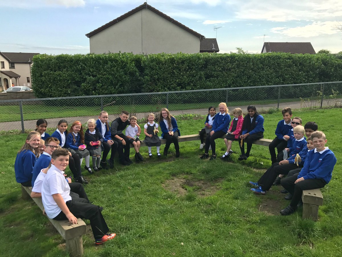 ScottishHead's tweet photo. Buddies - ready to play in five minutes! #recordbreaking #independce https://t.co/vmwvCrq9PA