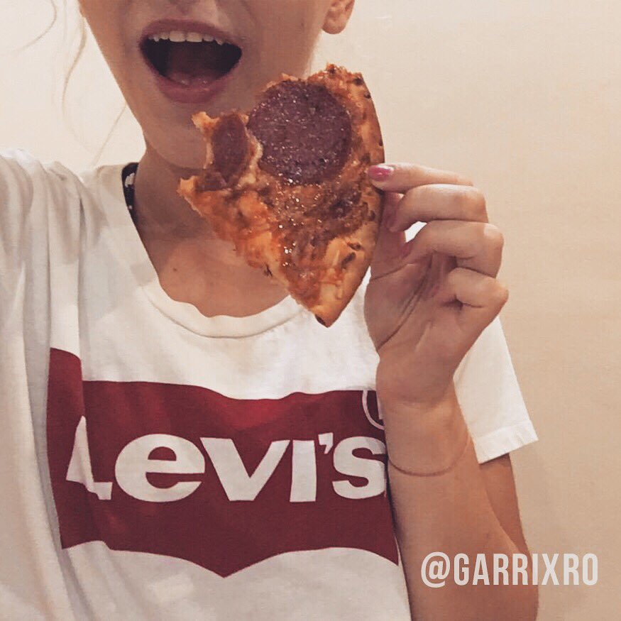 CeliaHerman_'s tweet photo. #PIZZAPARTY to celebrate Martin's new song 🍕➕✖️❤️ https://t.co/u9UoIbii6J