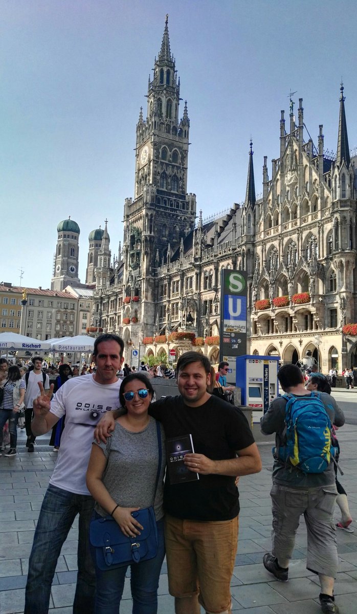 jontriguer's tweet photo. Desde Múnich, con dos nuevos fans de Odisea en la Oscuridad https://t.co/fIIzmYtUTH