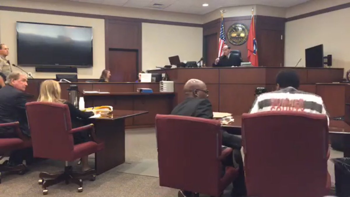 ErikaLathon's tweet photo. Plea deal reached in #timothybatts reckless homicide case, no retrial, sentencing next Friday #timeabatts https://t.co/JGIgoBlam1