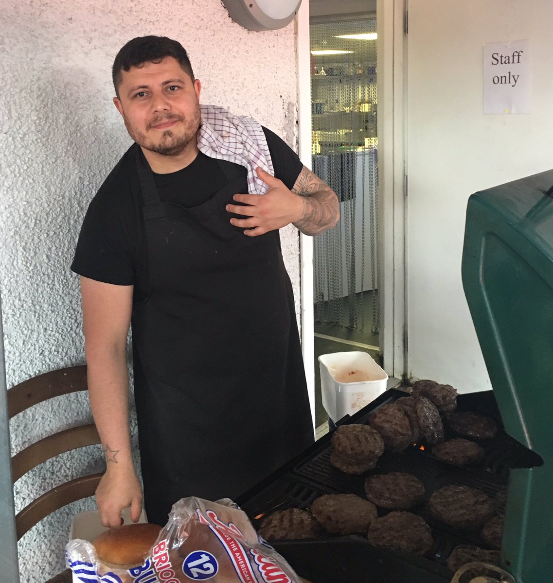 WesternRacquets's tweet photo. Thank you to Gio @CaffeParma fir cooking up some amazing burgers for our Coaches BBQ tonight #WesternFamily #CaffeParma https://t.co/2Nwo8fR4Lz