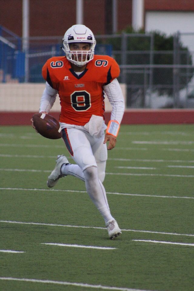 LivingAtLU's tweet photo. Our #LUSPN Rookie &amp; Blogger "Nat with the Stats" got some great shots at the Scrimmage 🏈🦁 Follow Her!

Photo Credit: @_natianna  #LALUP https://t.co/rxOt0frhSF