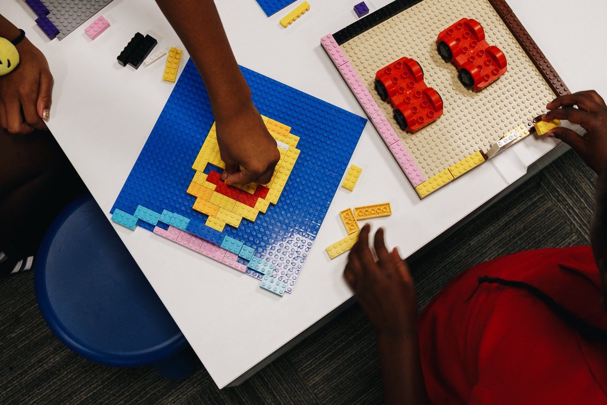 artofthebrickfl's tweet photo. This morning, the #ArtoftheBrickTampa welcomed 5th grade students from @MetroMinistries! We hope you enjoyed the exhibit! #AOTBTampa https://t.co/iM6CLmWKMS