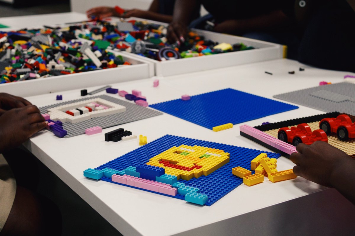 artofthebrickfl's tweet photo. This morning, the #ArtoftheBrickTampa welcomed 5th grade students from @MetroMinistries! We hope you enjoyed the exhibit! #AOTBTampa https://t.co/iM6CLmWKMS