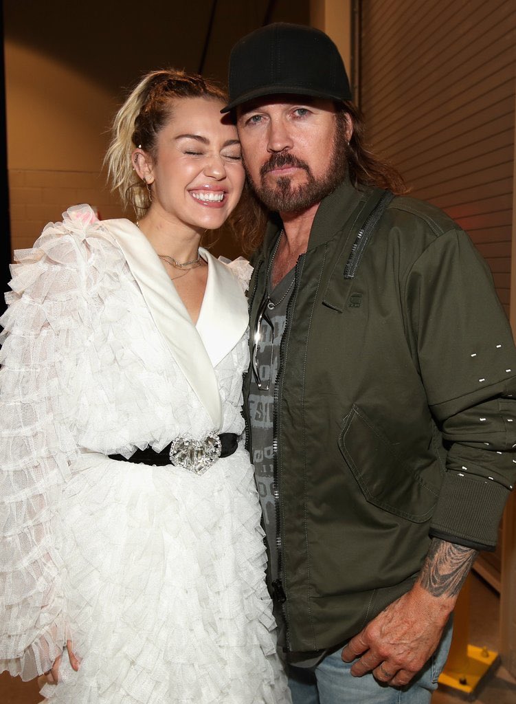 Heute ist der 56. Geburtstag von Mileys Vater Billy Ray Cyrus! 

Happy birthday from Germany!   