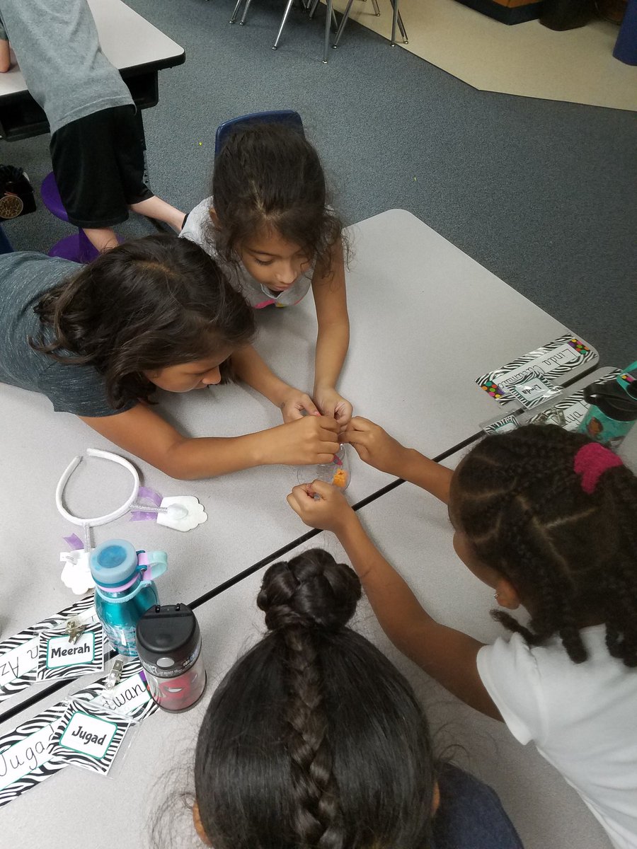 McCallSecond's tweet photo. Team work and collaboration with problem solving! #first5days #mccallfeels #coltslearn https://t.co/Vj5Gw4l1e9