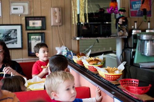 ChicagoParent's tweet photo. 3 train-themed restaurants to satisfy your choo-choo obsessed kiddos https://t.co/QXNYQk5PJQ https://t.co/1UJbNbiqh4