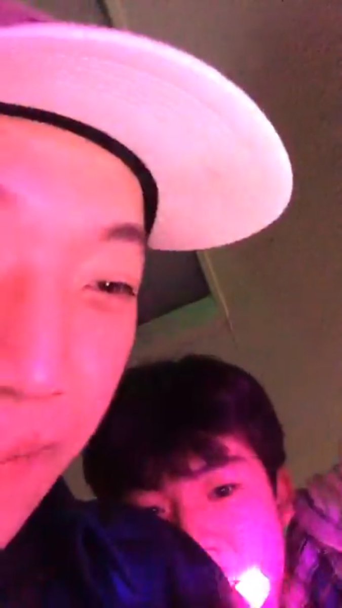 ClubSingChicago's tweet photo. ฮงปาร์ตี้และเดอะแก็งค์ #ฮงวอน 
คือเพื่อนอ้วงแต่ละคนนี้แบบ ...... 😍😍 https://t.co/K4eodDSqVw