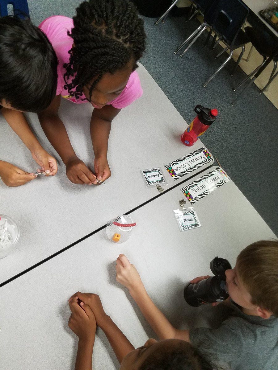 McCallSecond's tweet photo. Team work and collaboration with problem solving! #first5days #mccallfeels #coltslearn https://t.co/Vj5Gw4l1e9