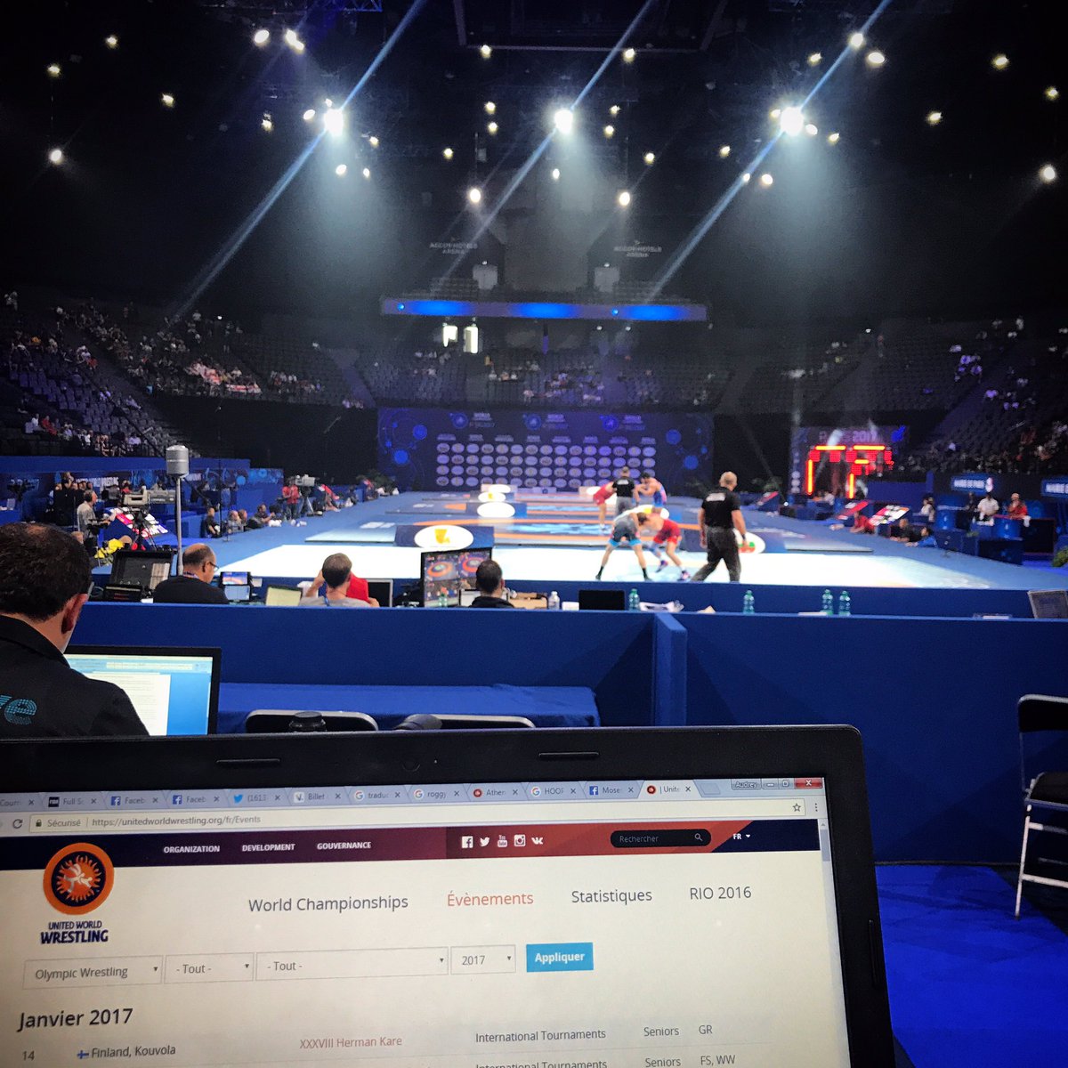 Spot of the day #ParisLutte2017 #Lutte2017 <a href="/AccorH_Arena/">AccorH_Arena</a> <a href="/Parislutte2017/">ParisLutte2017</a> <a href="/wrestling/">United World Wrestling</a>