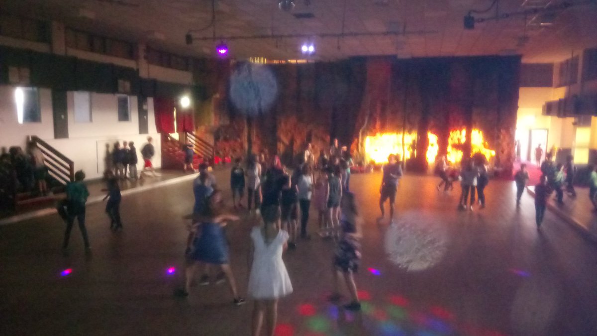 TW_Osmington's tweet photo. #lastevening is discofriday 😎🎉🔥🎶
#partyallnight
#oooooooohmacarena
#dancewithsomebody
#dancedancedance
#schoolsoutforsummer
#ymca https://t.co/01TNRAbnOP