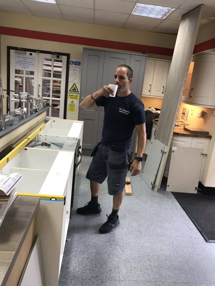 carpentryandi's tweet photo. Units fitted for shop display #HowdensKitchens #chingford https://t.co/3KkA67aeu6