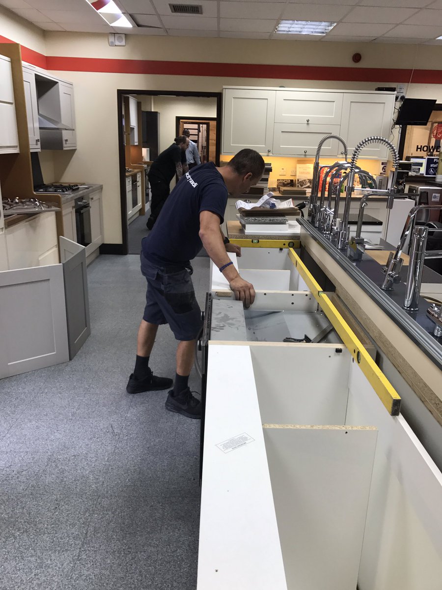 carpentryandi's tweet photo. Units fitted for shop display #HowdensKitchens #chingford https://t.co/3KkA67aeu6