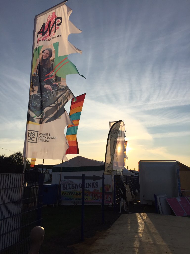 SDC_Music's tweet photo. It's a beautiful evening here at Victorious Festival https://t.co/jnQ7ubh1nG