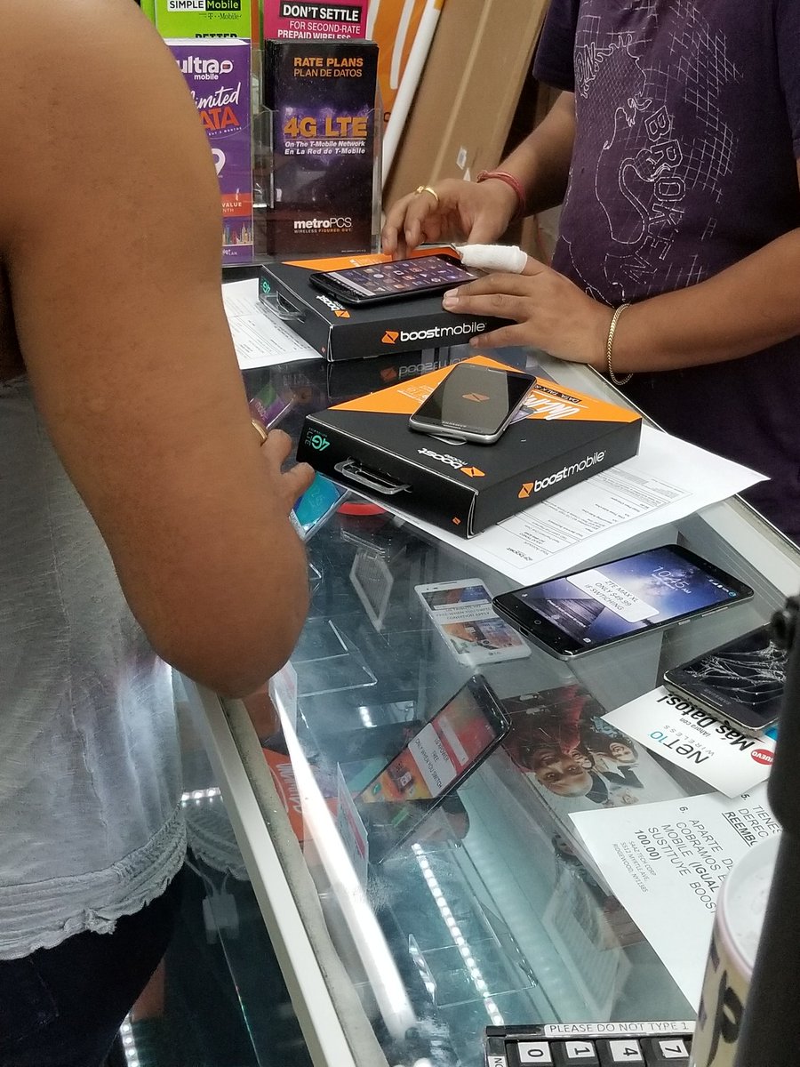 BArias1983's tweet photo. @saaztechcorp doing a port to #Boost 2 lines family #TeamCernadasNYc #Hyperdoor #Boost4NYC https://t.co/1Kb0vypl3P